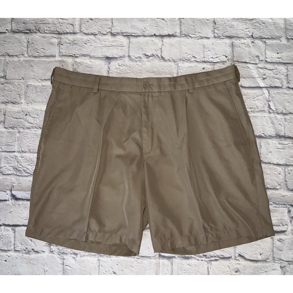 Nike Golf Shorts Men's‎ Size 40 Beige Pleated Chino